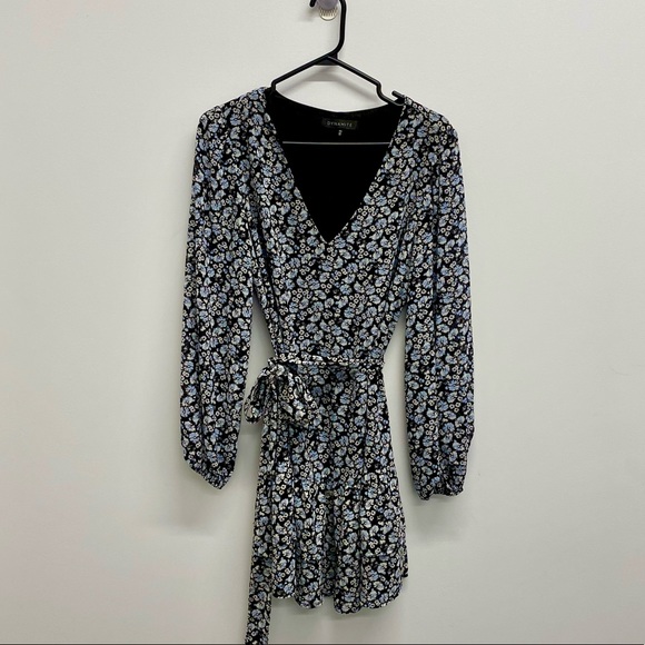 NEW - DYNAMITE FLORAL FALL DRESS / SIZE SMALL WITH TIE - Picture 1 of 9